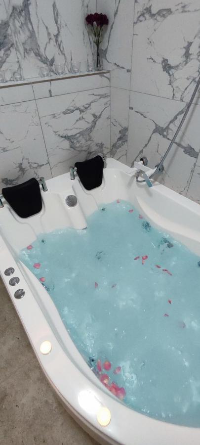 Jacuzzi Belle View Sinaia-free Parking Apartament